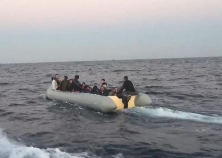 Didimde lastik botta 32 kaçak göçmen yakalandı