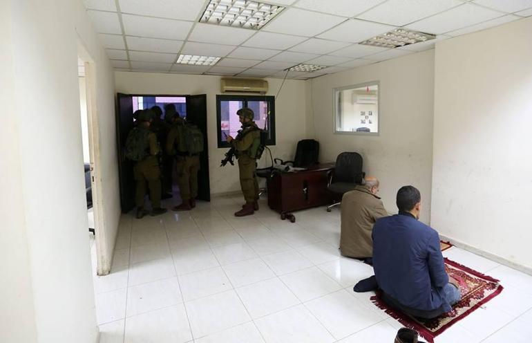 İsrail askerleri Filistin resmi haber ajansını bastı