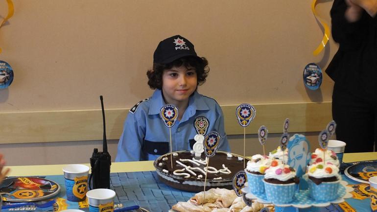 Doğum gününde polislerden müthiş sürpriz