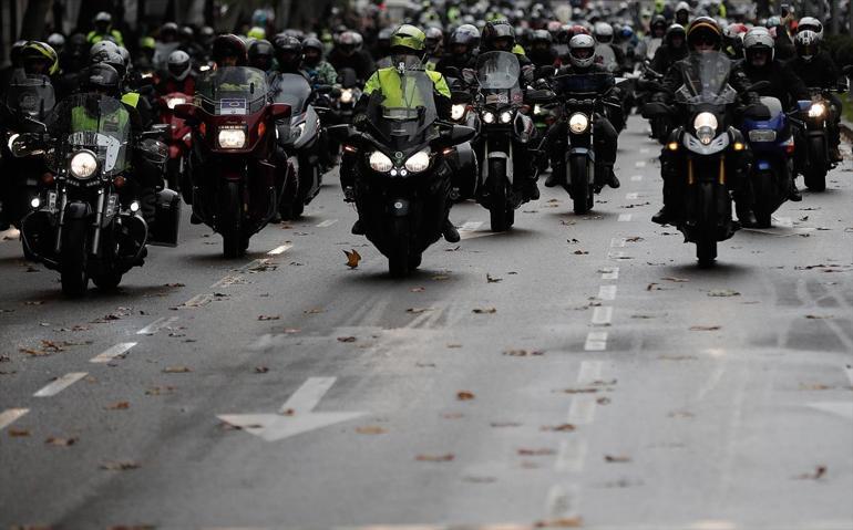 Madridde motosikletçilerden gösteri
