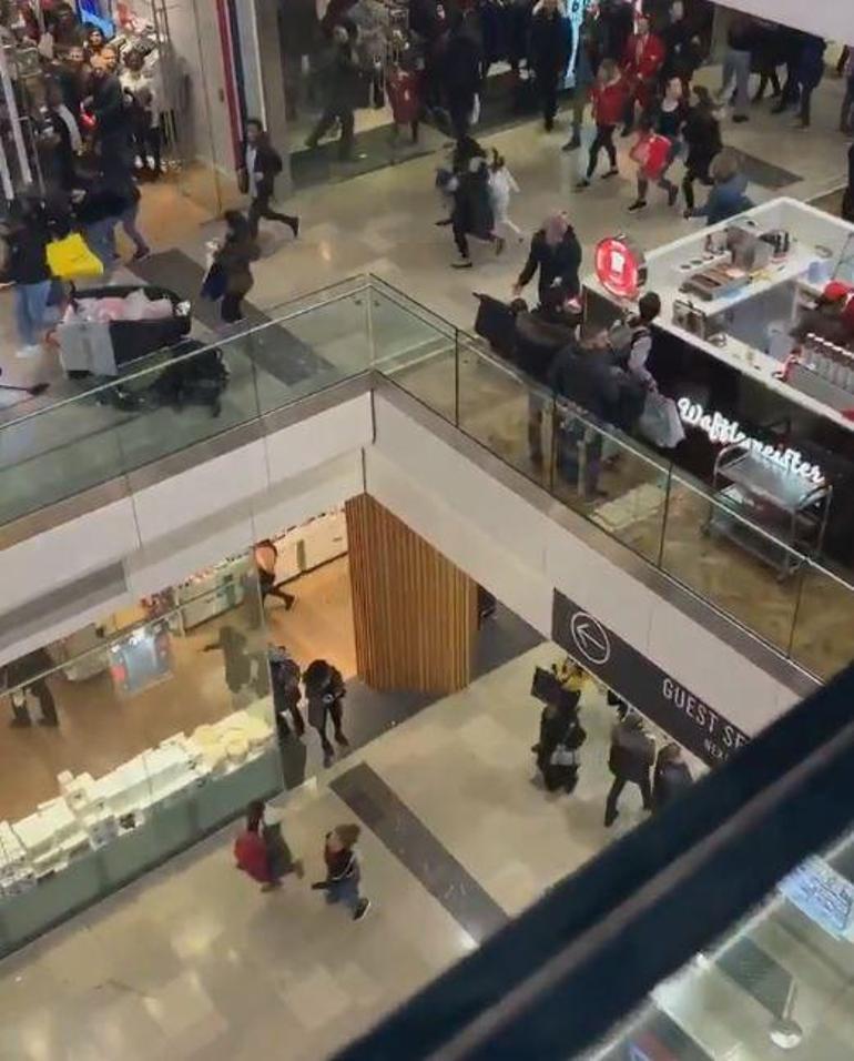 Londrada AVMde bıçaklı adam paniği: Yüzlerce müşterinin kaçışı kamerada