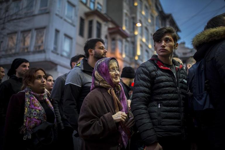 Milli Piyango bayilerinde bilet kuyruğu