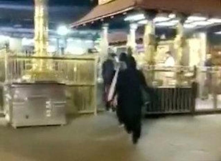 Hindistanda iki kadın yasaklı tapınağa girdi