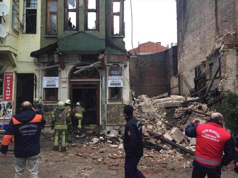 Son dakika... İstanbulda bir bina çöktü
