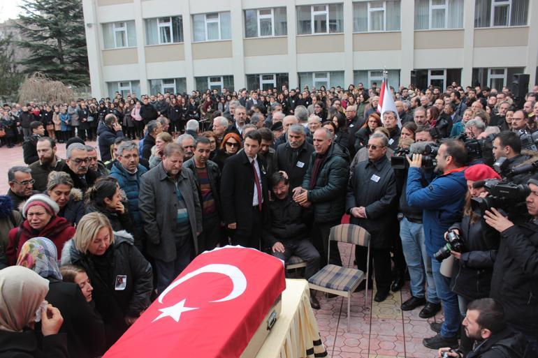 Cenazesinde gözyaşları sel oldu