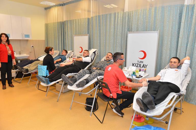 Cumhurbaşkanlığı çalışanları, Türk Kızılayının kan bağışı kampanyasına destek verdi