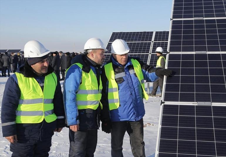 Orta Asyanın en büyük güneş enerjisi santrali kuruldu
