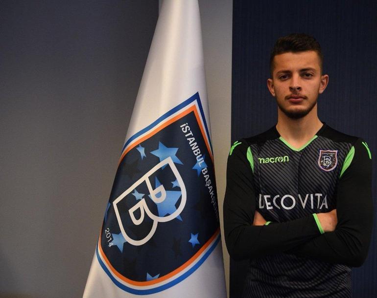 Başakşehir iki genç futbolcuyla profesyonel sözleşme imzaladı