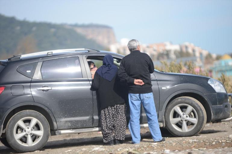 Buseyi arama çalışmalarını annesi gözyaşlarıyla izledi