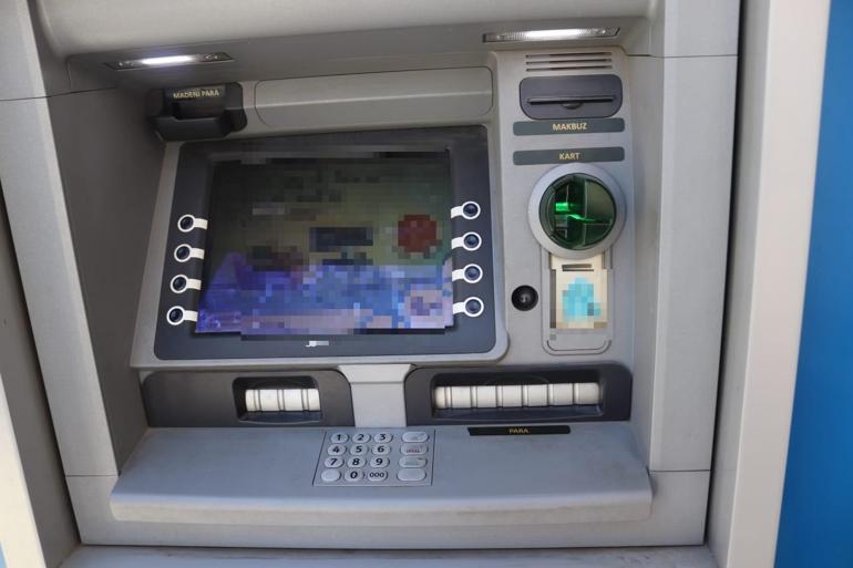 ATM’ye kart kopyalama düzeneği yerleştiren 2 kişi tutuklandı