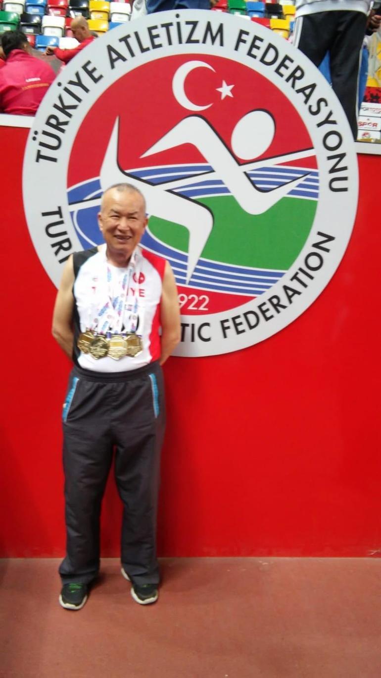 70 yaşındaki atlet Ali Demirhandan Türkiye rekoru