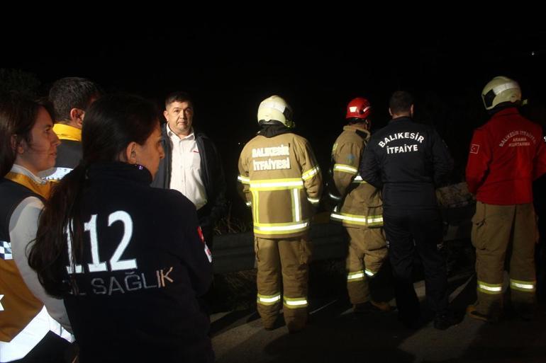 Balıkesirde yolcu otobüsü ile kamyon çarpıştı: 2 ölü, 7 yaralı