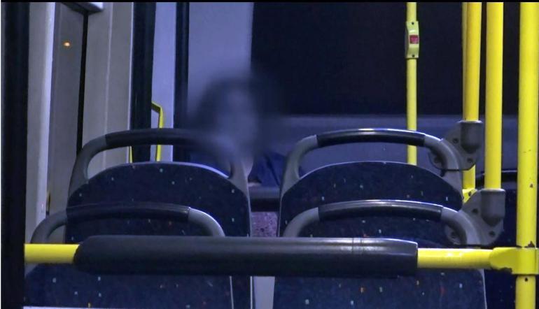 Metrobüs ve otobüsler genç kadının sığınma yeri oldu