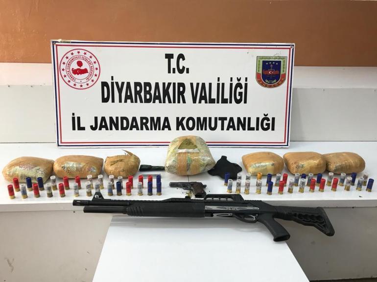 Diyarbakırda teröristlerin 17 sığınağı kullanılamaz hale getirildi