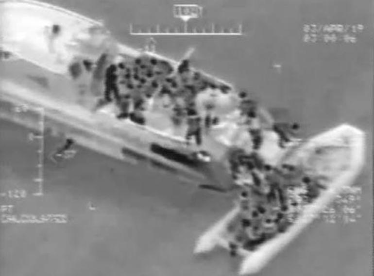 Denizde helikopterle tespit edilen 41 kaçak göçmen yakalandı