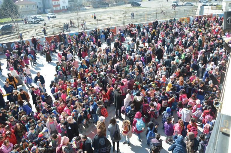 Türkiye’nin en kalabalık ilkokulunda 23 Nisan kutlaması 4 gün sürdü
