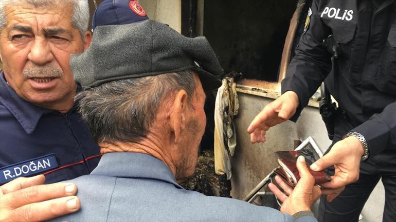 Mustafa dedenin yangında cüzdanını kurtarma telaşı