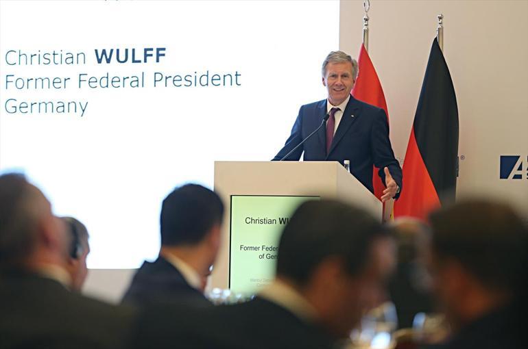 Eski Almanya Cumhurbaşkanı Christian Wulfftan Türkiyeye övgü dolu sözler