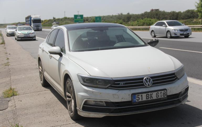 Lüks otomobilini yolun ortasında bırakıp kayıplara karıştı