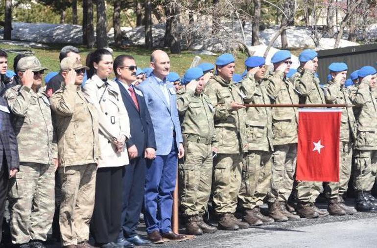 Şehit 3 asker için Hakkari Dağ ve Komando Tugay Komutanlığında tören