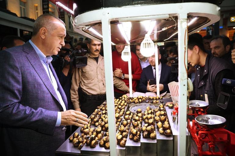 Cumhurbaşkanı Erdoğan, Beyoğlunda nostaljik tramvaya bindi