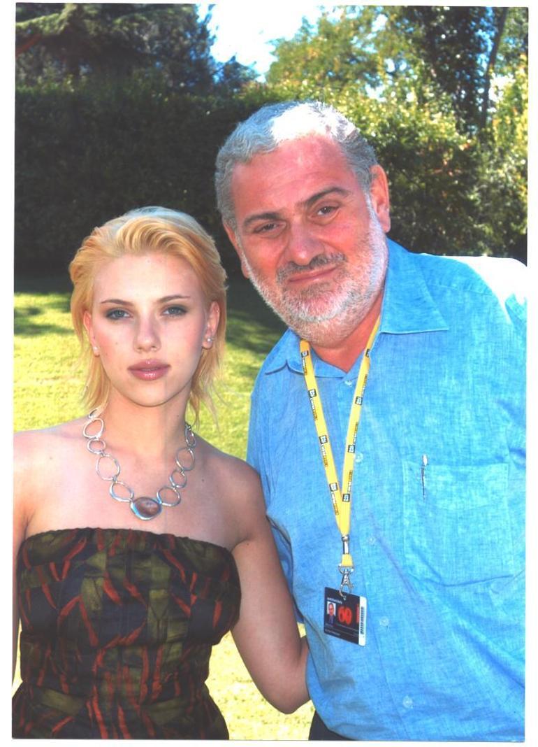 Scarlett Johansson başkanlık için