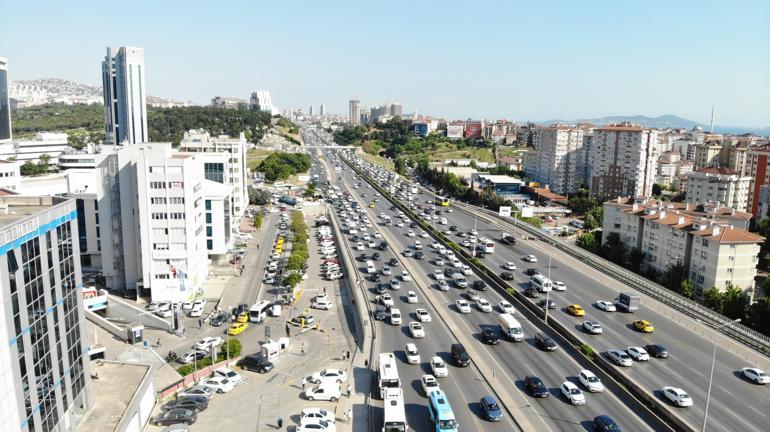 Trafikte bayram yoğunluğu başladı İşte İstanbul trafiğindeki son durum