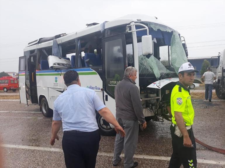 Balıkesirde otobüs devrildi: 1 ölü, 8 yaralı