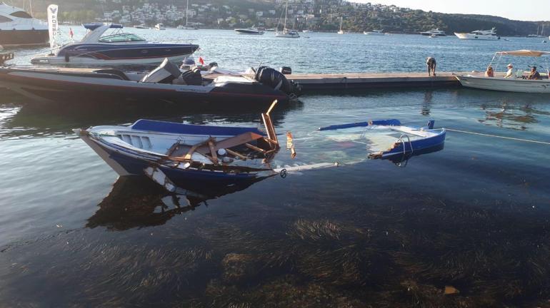 Sürat teknesinin muhabirleri taşıyan tekneye çarpma anları ortaya çıktı
