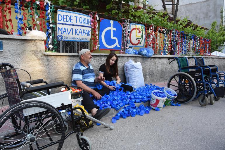 Yardımsever dede ve torunun sosyal medya hesabı çalındı