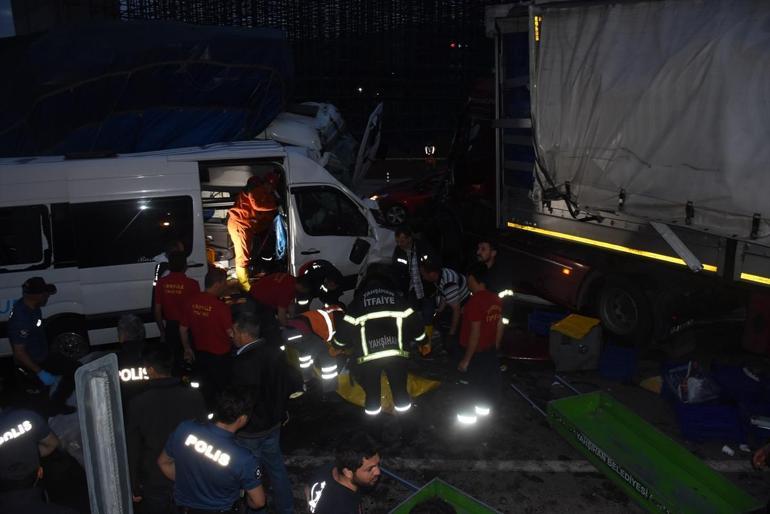 Kırıkkalede feci trafik kazası: 2 ölü, 16 yaralı