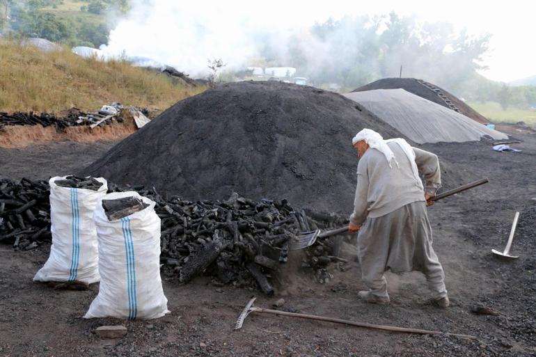 Mangal kömürü üreticilerinin zorlu mesaisi