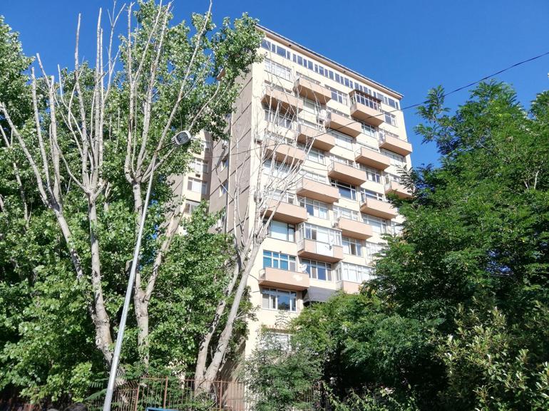 Beşiktaşta 9. kattan düşen kişi hayatını kaybetti