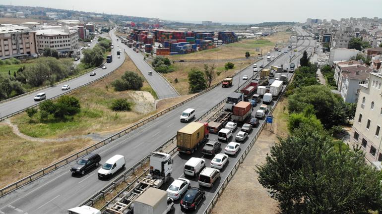 Son dakika... Beylikdüzünde feci kaza Yol tamamen trafiğe kapandı