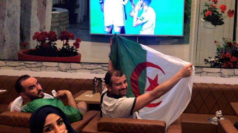 Senegal ve Cezayirliler final maçını İstanbulda takip etti