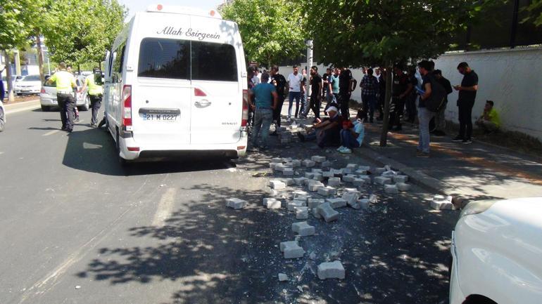 Son dakika... Diyarbakırda feci kaza: 5i ağır, 15 yaralı