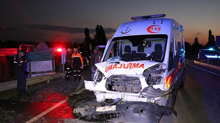 Kütahyada zincirleme trafik kazası: 3 ölü, 4 yaralı