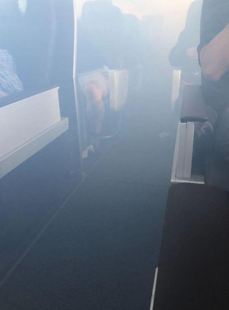 İçerisi bir anda dumanla doldu Yolcu uçağı acil iniş yaptı: 7 yaralı