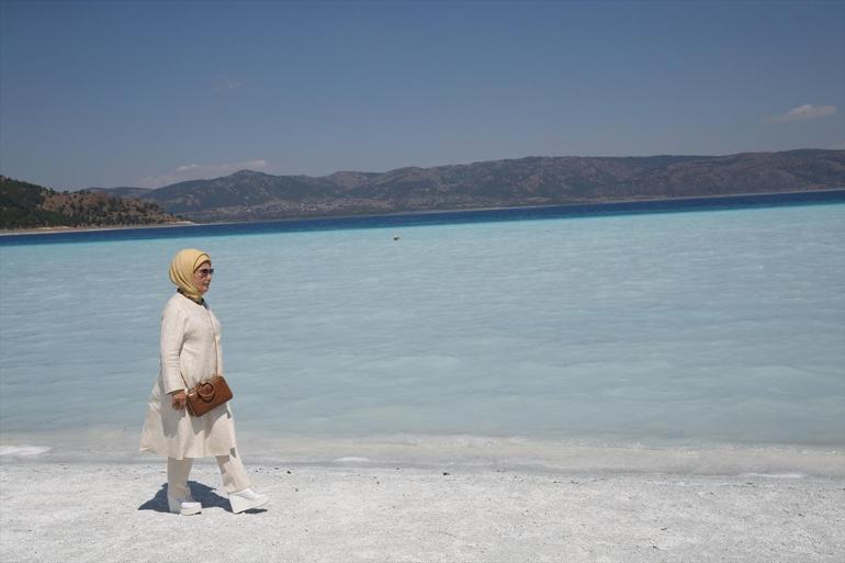 Emine Erdoğan, Salda Gölünü hem havadan hem karadan inceledi