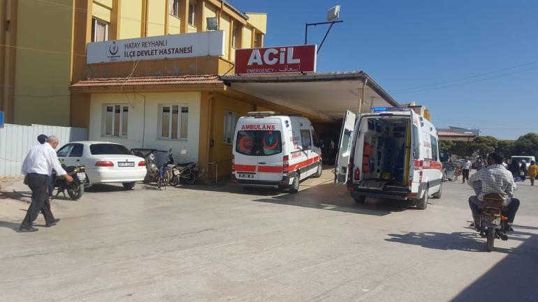 Son dakika... Reyhanlıda göçmenleri taşıyan askeri kamyonet devrildi: 6 ölü, 27 yaralı