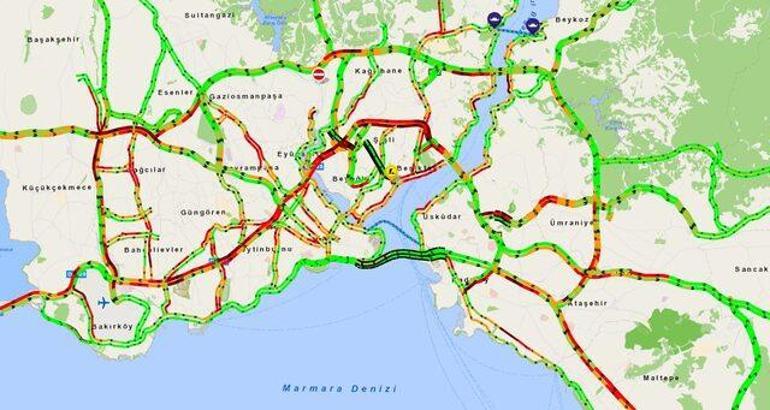 Son dakika... İstanbulda deprem sonrası büyük panik Trafik kilitlendi