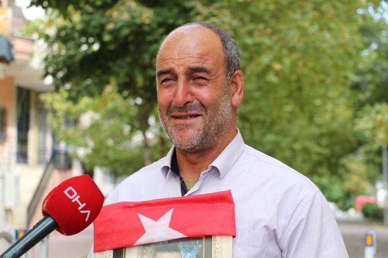 HDP önünde eylem yapan baba: Teröristler 20 bin lira aldı, oğlumu da vermedi