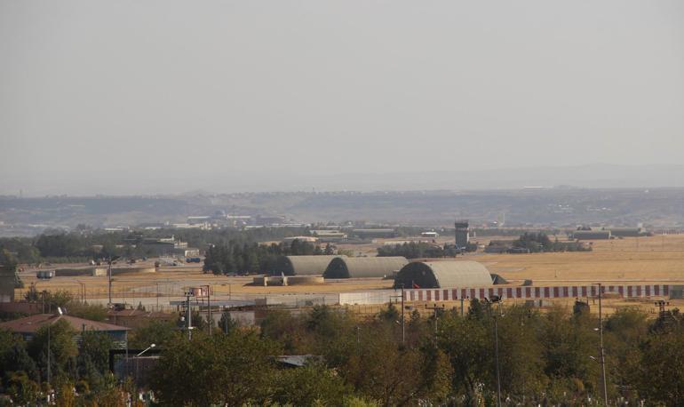 Diyarbakır 8’inci Ana Jet Üs Komutanlığında hareketlilik... Tüm izinler kaldırıldı, askerler operasyona hazır şekilde bekliyor