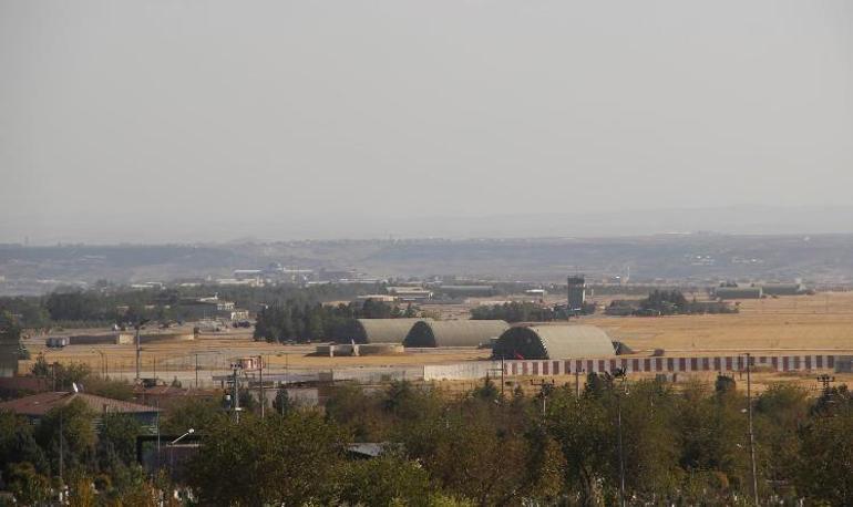 Diyarbakır ve İncirlikte hava hareketliliği