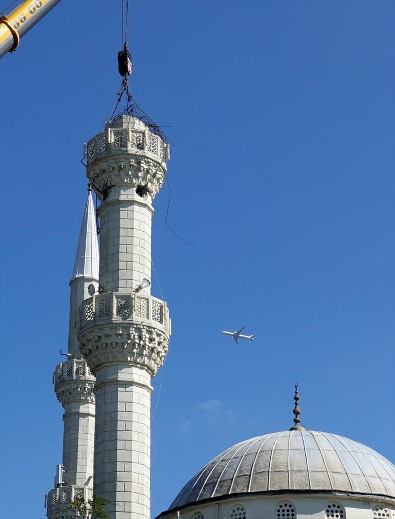 Avcılardaki cami minaraesi sökülüyor