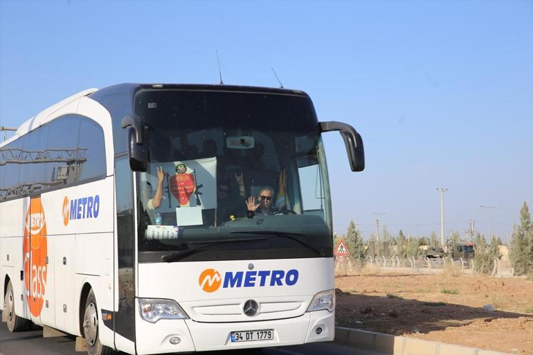 Akçakaleye sevkiyat sürüyor Suriye Milli Ordusu mensupları, otobüslerle geldi