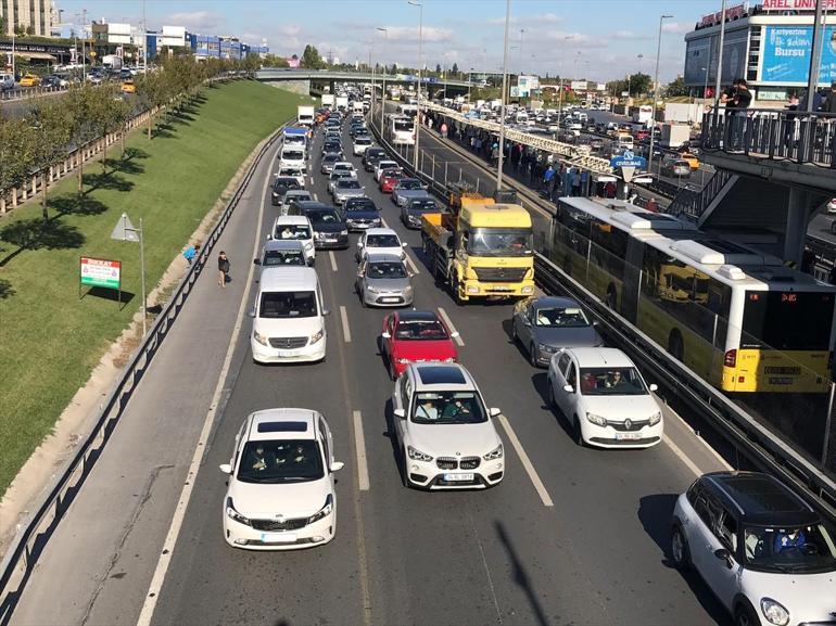 İstanbulda zincirleme kaza: 1 yaralı