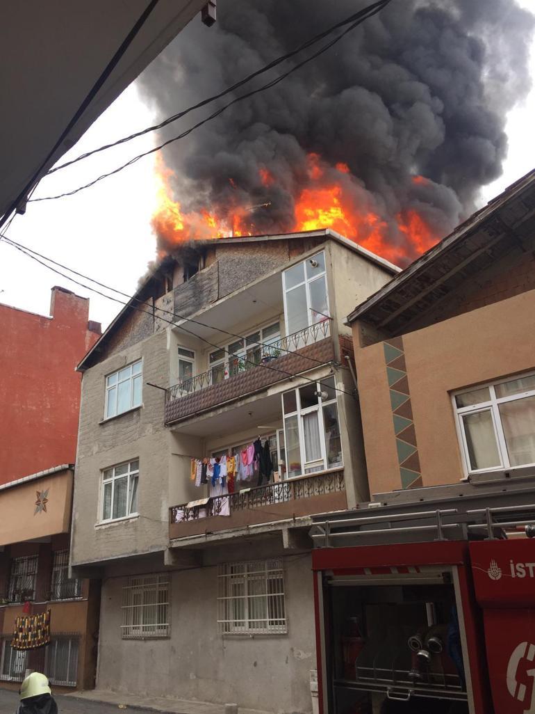 Üsküdarda binanın çatısında korkutan yangın