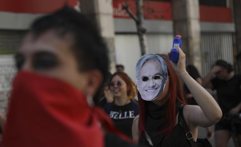 Şili Devlet Başkanı Pinera kabinenin istifasını istedi
