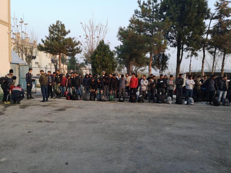 TIRın dorsesinde 117 kaçak göçmen yakalandı